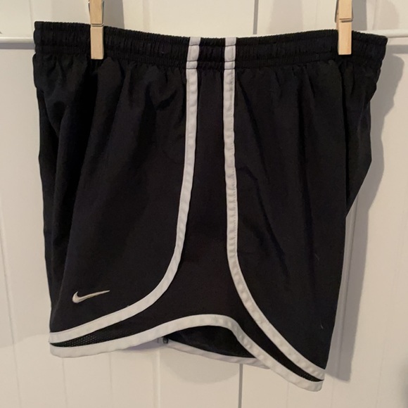 Nike Tempo XS black shorts white detail running - Picture 3 of 6